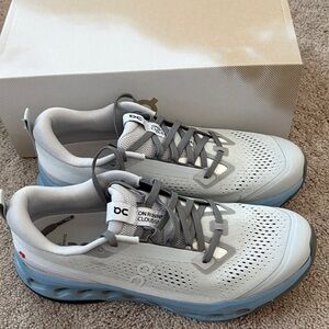 On- M Cloudsurfer Trail 2- Rock/Niagra- size 11